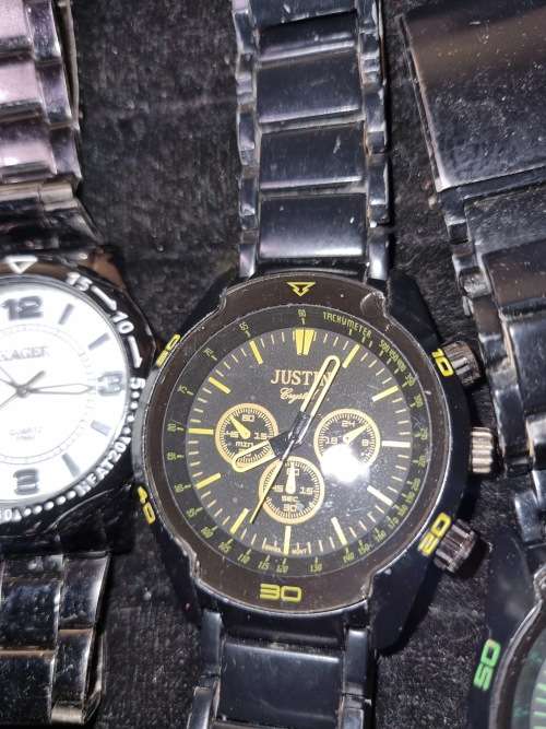 A BULK JOBLOT WOMANS WRIST WATCHES SOLD AS IS NOT TESTED