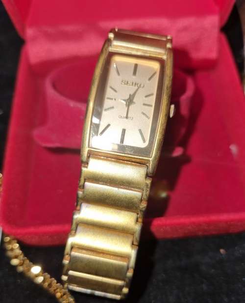 A COLLECTION OF SEIKO WRIST WATCHES AND A FARAH POCKET WATCH SOLD AS IS NOT TESTED
