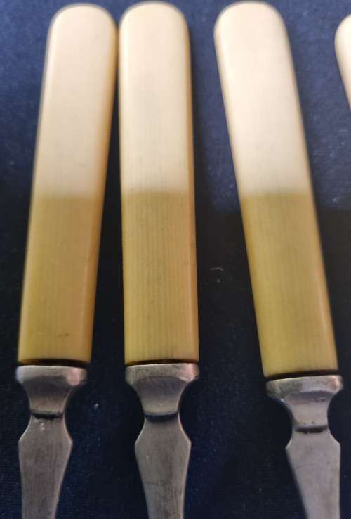 A VINTAGE JOBLOT FISH CUTLERY SOLD AS IS