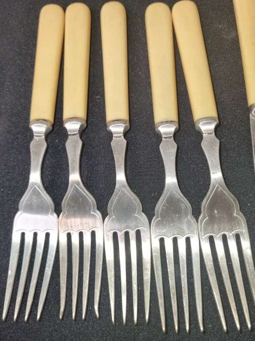 A VINTAGE JOBLOT FISH CUTLERY SOLD AS IS