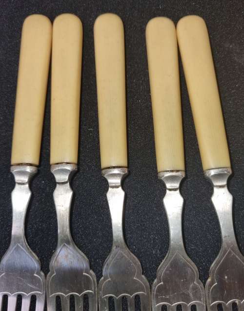 A VINTAGE JOBLOT FISH CUTLERY SOLD AS IS