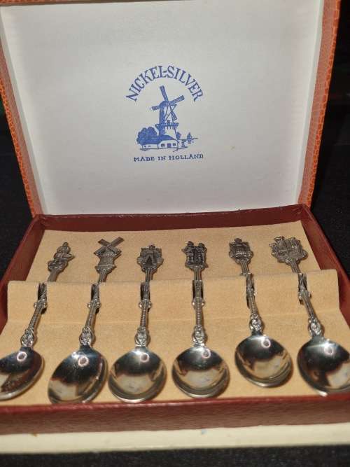 A COLLECTORS SET NICKEL SILVER TEASPOON SET MADE IN HOLLAND IN ITS ORIGINAL BOX SOLD AS IS