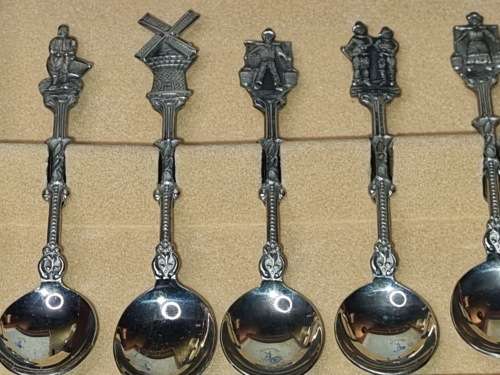 A COLLECTORS SET NICKEL SILVER TEASPOON SET MADE IN HOLLAND IN ITS ORIGINAL BOX SOLD AS IS