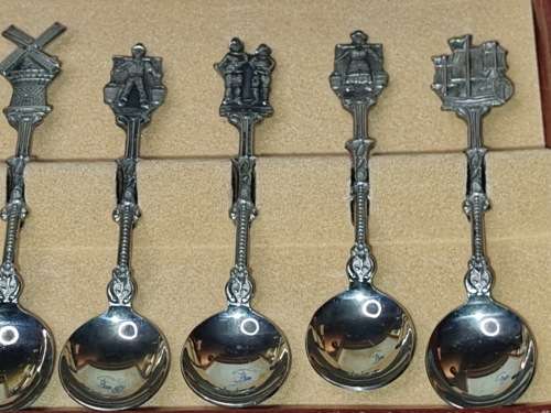A COLLECTORS SET NICKEL SILVER TEASPOON SET MADE IN HOLLAND IN ITS ORIGINAL BOX SOLD AS IS
