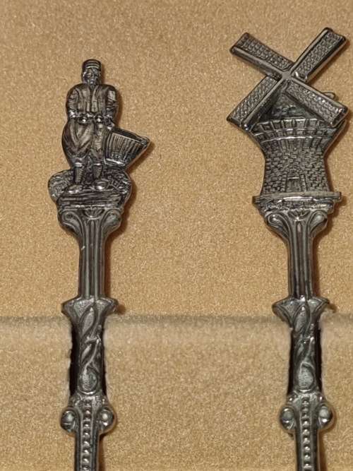 A COLLECTORS SET NICKEL SILVER TEASPOON SET MADE IN HOLLAND IN ITS ORIGINAL BOX SOLD AS IS