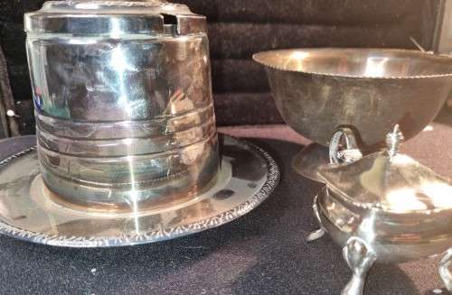 A VINTAGE JOBLOT KITCHEN UTENSILS SILVER PLATED SOLD AS IS