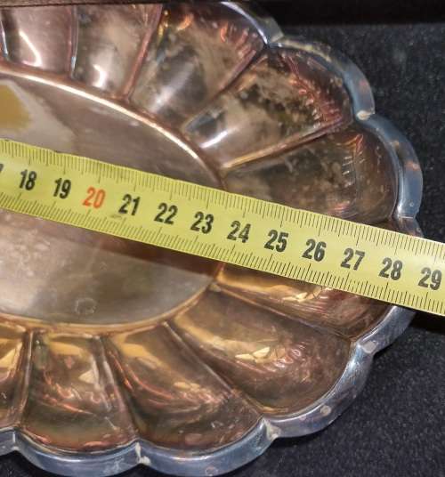 AN OVAL VINTAGE SILVER PLATED SERVING TRAY SOLD AS IS