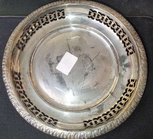 A VINTAGE ROUND DEKARONA SILVER PLATED EPNS SERVING BASKET TRAY SOLD AS IS
