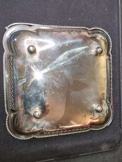 A VINTAGE SILVER PLATED SQUARE SHAPED SWEATS BASKET TRAY IN RELATIVE GOOD CONDITION SOLD AS IS