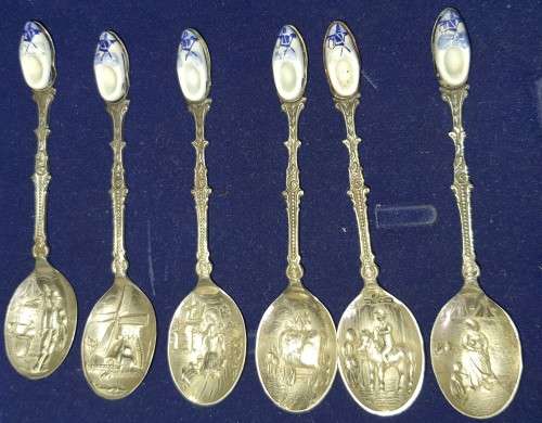 HGHLY COLLECTABLE VINTAGE DELFT CLOGG TEA SPOONS SET CLOGGS