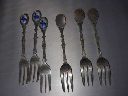 A VINTAGE SET OF DELFT WINDMILL DESERT FORKS