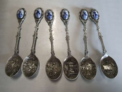 A VINTAGE SET OF DELFT WINDMILL DESERT SPOONS