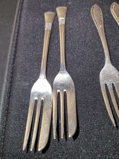 A VINTAGE AND ANTIQUE JOBLOT COCKTAIL FORKS SOLD AS IS