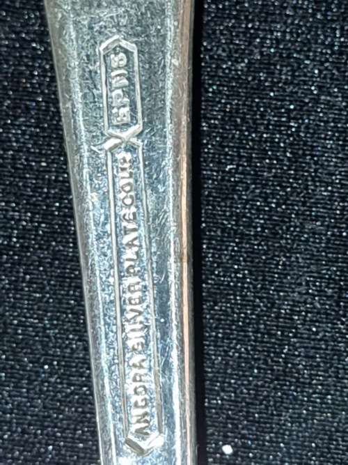 A VINTAGE AND ANTIQUE JOBLOT COCKTAIL FORKS SOLD AS IS