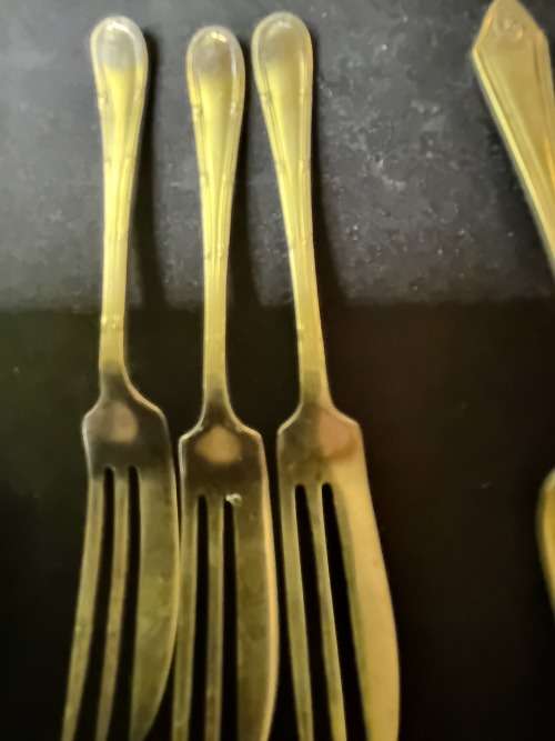 A VINTAGE AND ANTIQUE JOBLOT COCKTAIL FORKS SOLD AS IS