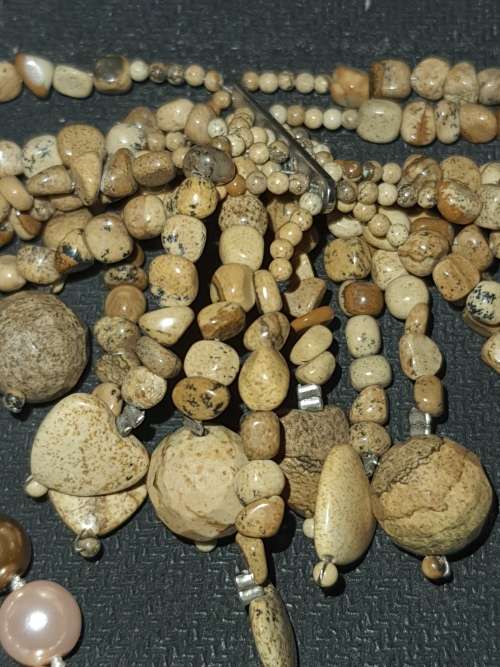 AN EXCLUSIVE VINTAGE JOBLOT COSTUME NECKLACES SOLD AS IS