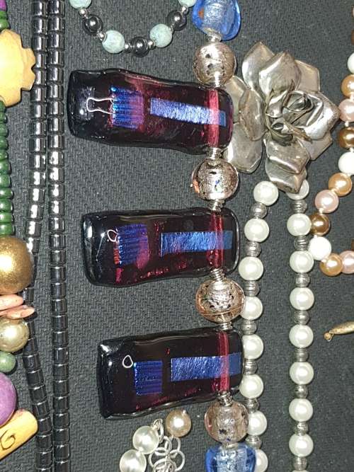 AN EXCLUSIVE VINTAGE JOBLOT COSTUME NECKLACES SOLD AS IS