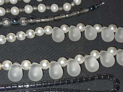 AN EXCLUSIVE VINTAGE JOBLOT COSTUME NECKLACES SOLD AS IS