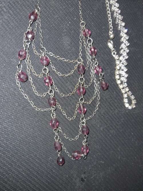A DISCERNING LADIES COLLECTION OF VINTAGE NECKLACES SOLD AS IS