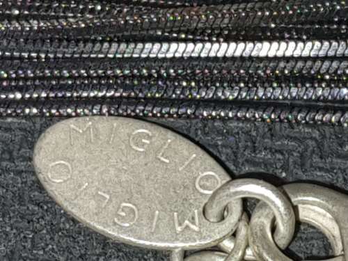 A DISCERNING LADIES COLLECTION OF VINTAGE NECKLACES SOLD AS IS