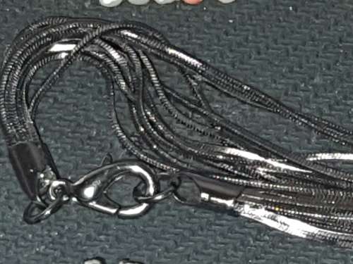 A DISCERNING LADIES COLLECTION OF VINTAGE NECKLACES SOLD AS IS