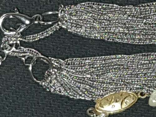 A DISCERNING LADIES COLLECTION OF VINTAGE NECKLACES SOLD AS IS