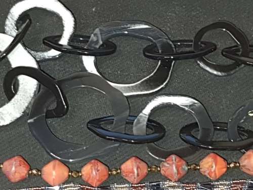 A RARE QUALITY VINTAGE JOBLOT COSTUME NECKLACES SOLD AS IS
