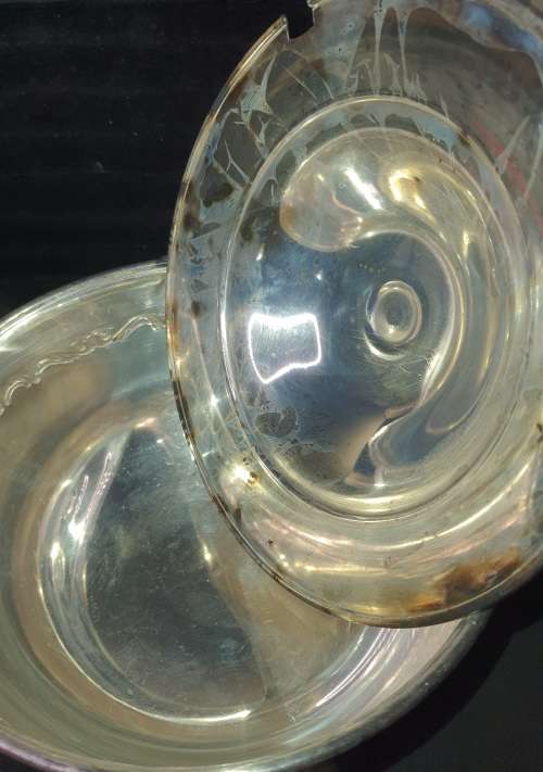 A VINTAGE VICTORIAN STYLE SOUP TURINE EPNS SOLD AS IS