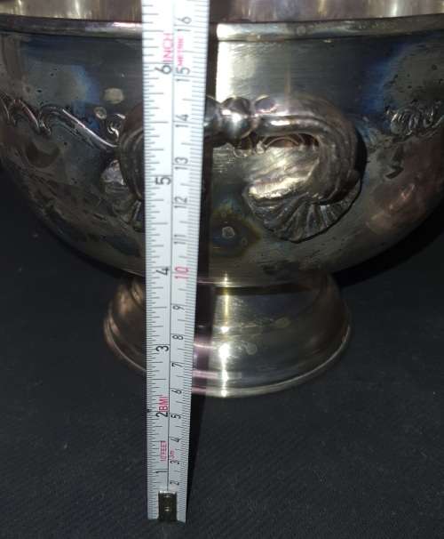 A VINTAGE VICTORIAN STYLE SOUP TURINE EPNS SOLD AS IS