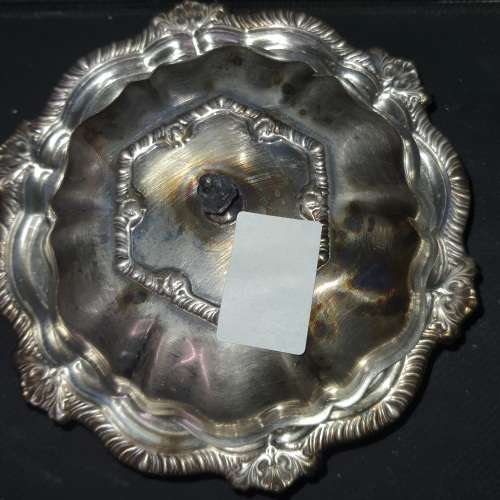 A SILVER PLATED SMALL TURINE IN GOOD CONDITION SOLD AS IS