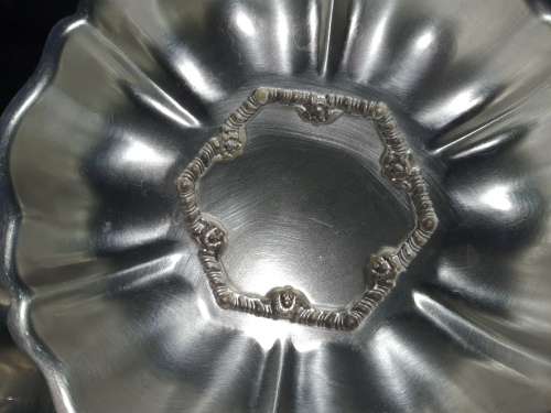 A SILVER PLATED SMALL TURINE IN GOOD CONDITION SOLD AS IS