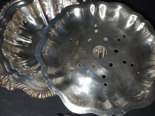 A SILVER PLATED SMALL TURINE IN GOOD CONDITION SOLD AS IS