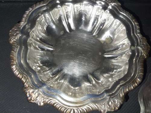 A SILVER PLATED SMALL TURINE IN GOOD CONDITION SOLD AS IS