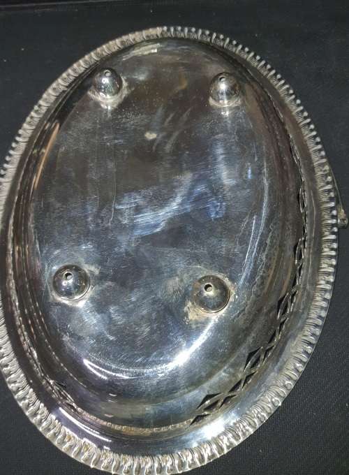 AN OVAL VINTAGE SILVER PLATED SERVING TRAY SOLD AS IS