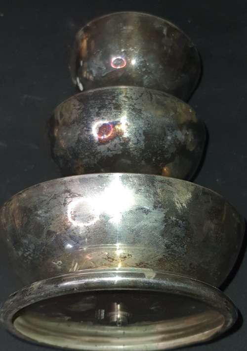 A VINTAGE 3 TIER EPNS SERVING PARTY BOWL STAND SOLD AS IS