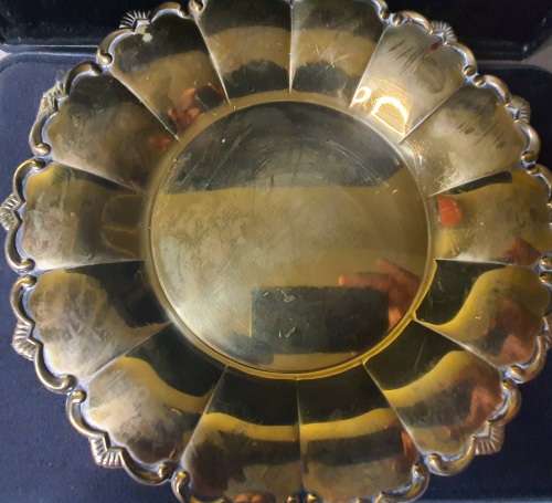 AN ANTIQUE ROUND EPNS ON BRASS SERVING TRAY SOLD AS IS