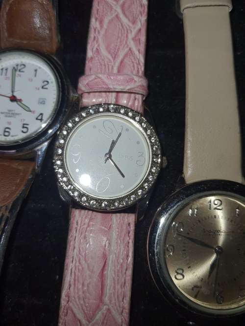A COLLECTION OF VINTAGE WOMANS DRESS WATCHES SOLD AS IS NOT TESTED