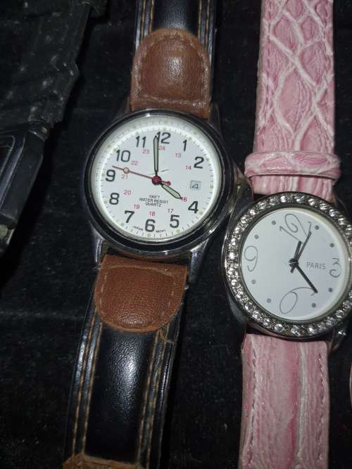 A COLLECTION OF VINTAGE WOMANS DRESS WATCHES SOLD AS IS NOT TESTED