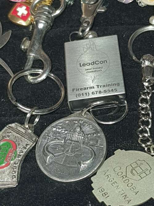 A JOBLOT VINTAGE AND MODERN CELLPHONE CHARMS AND KEYRINGS SOLD AS IS