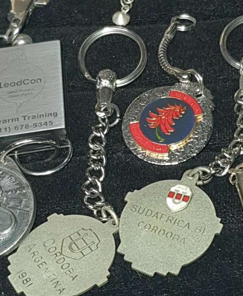 A JOBLOT VINTAGE AND MODERN CELLPHONE CHARMS AND KEYRINGS SOLD AS IS