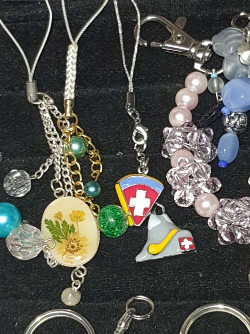 A JOBLOT VINTAGE AND MODERN CELLPHONE CHARMS AND KEYRINGS SOLD AS IS