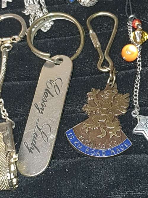 A JOBLOT VINTAGE AND MODERN CELLPHONE CHARMS AND KEYRINGS SOLD AS IS