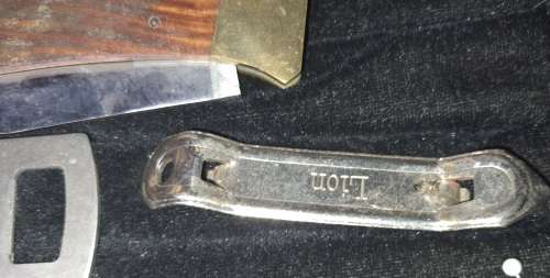 A VINTAGE JOBLOT POCKET KNIVES AND BOTTLE OPENERS SOLD AS IS