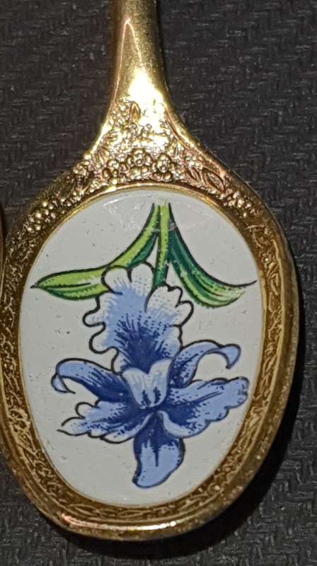 A SET OF EETRITE 24KT GOLD PLATED TEASPOONS