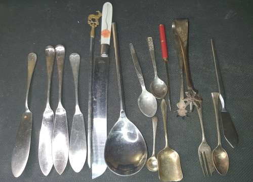 A VINTAGE JOBLOT CUTLERY SOLD AS IS