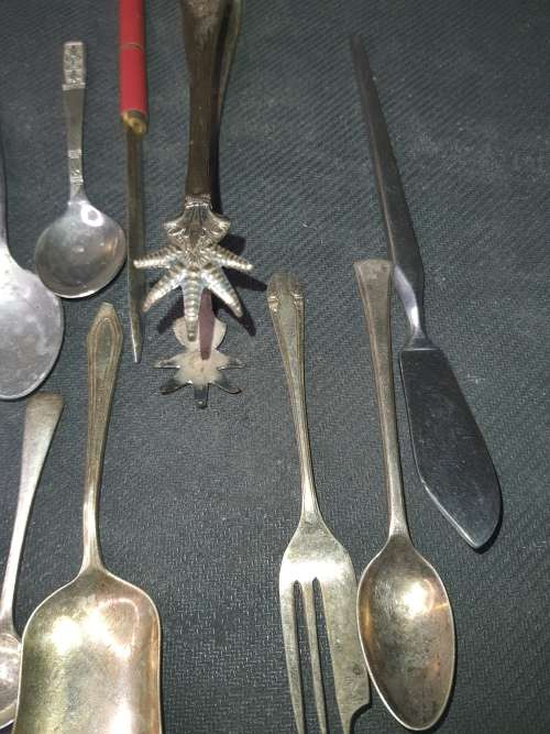 A VINTAGE JOBLOT CUTLERY SOLD AS IS