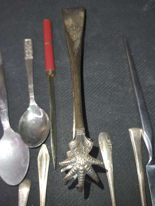 A VINTAGE JOBLOT CUTLERY SOLD AS IS