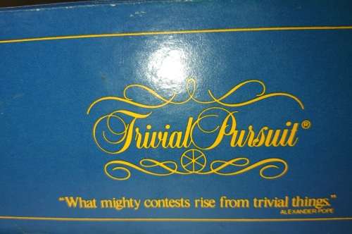 A VINTAGE TRIVIAL PURSUITE COMPLETE GAME 1981 SOLD AS IS