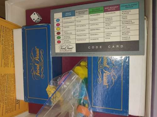 A VINTAGE TRIVIAL PURSUITE COMPLETE GAME 1981 SOLD AS IS
