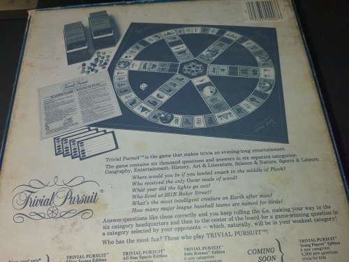 A VINTAGE TRIVIAL PURSUITE COMPLETE GAME 1981 SOLD AS IS